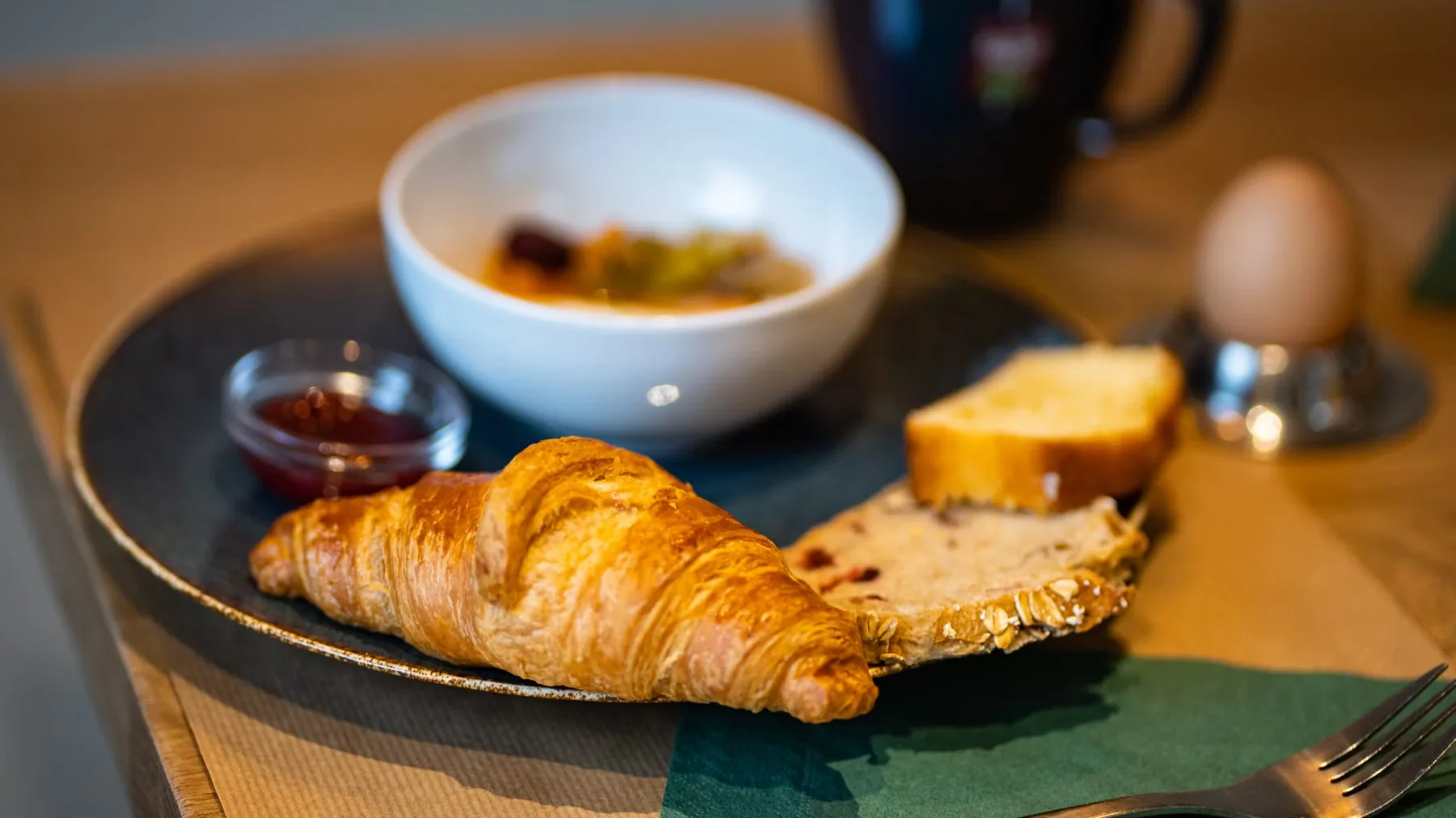 Petit-déjeuner servi à table à l’Hôtel Vauban
